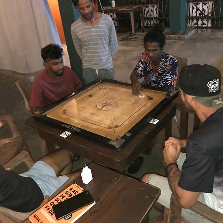 Beach Break Surf Hostel Weligama Ngoại thất bức ảnh