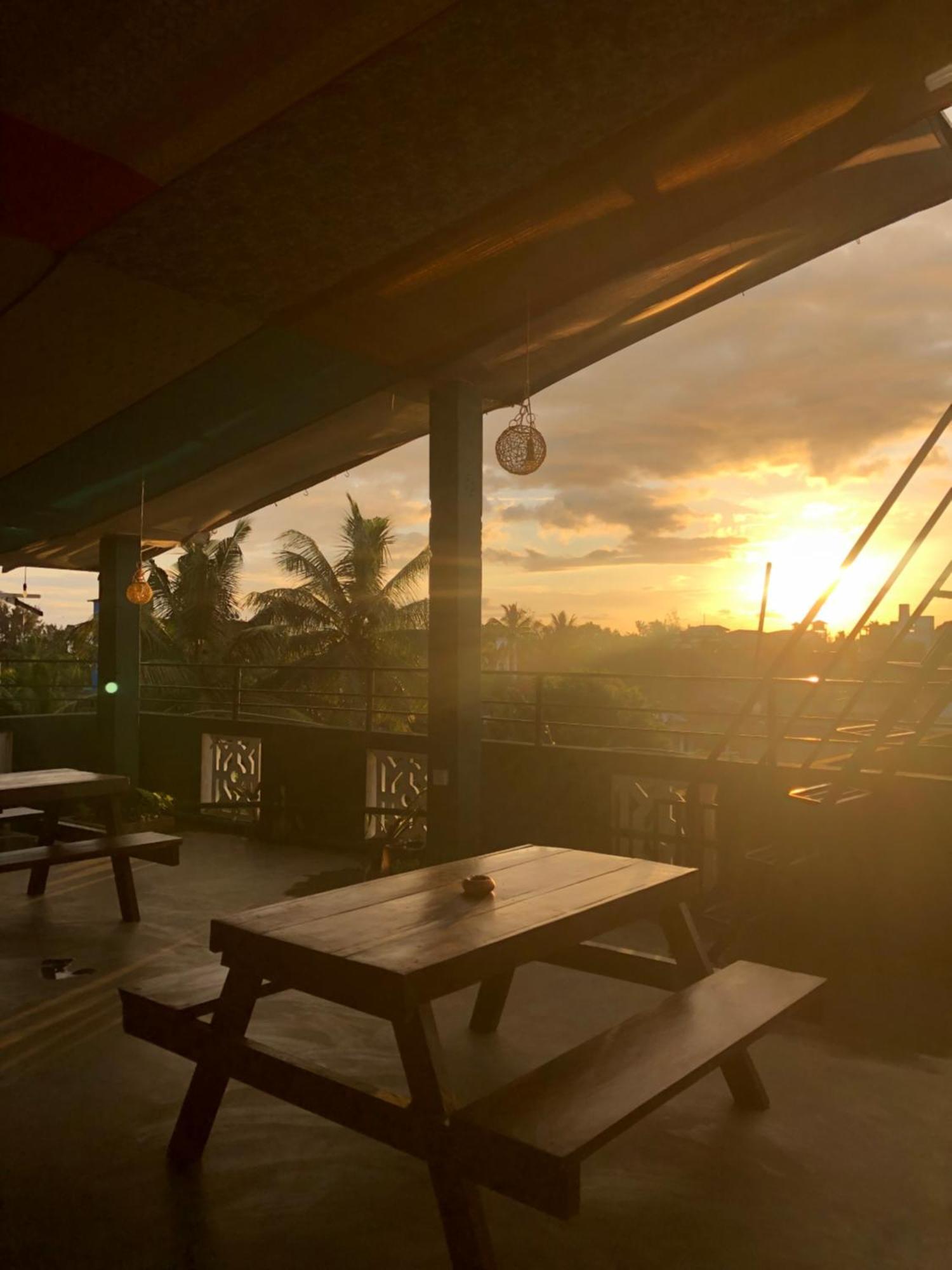 Beach Break Surf Hostel Weligama Ngoại thất bức ảnh