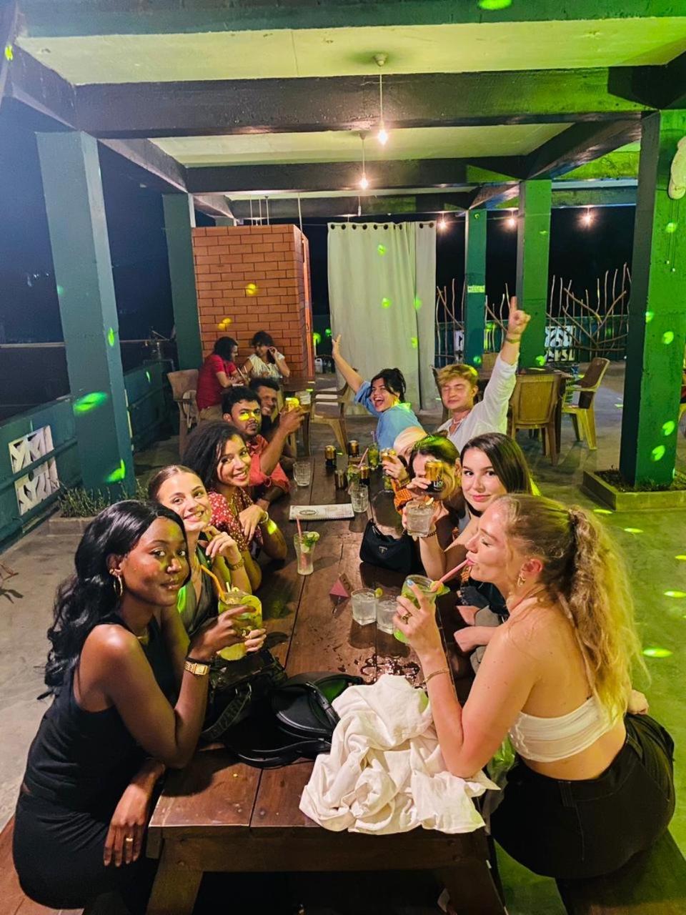 Beach Break Surf Hostel Weligama Ngoại thất bức ảnh