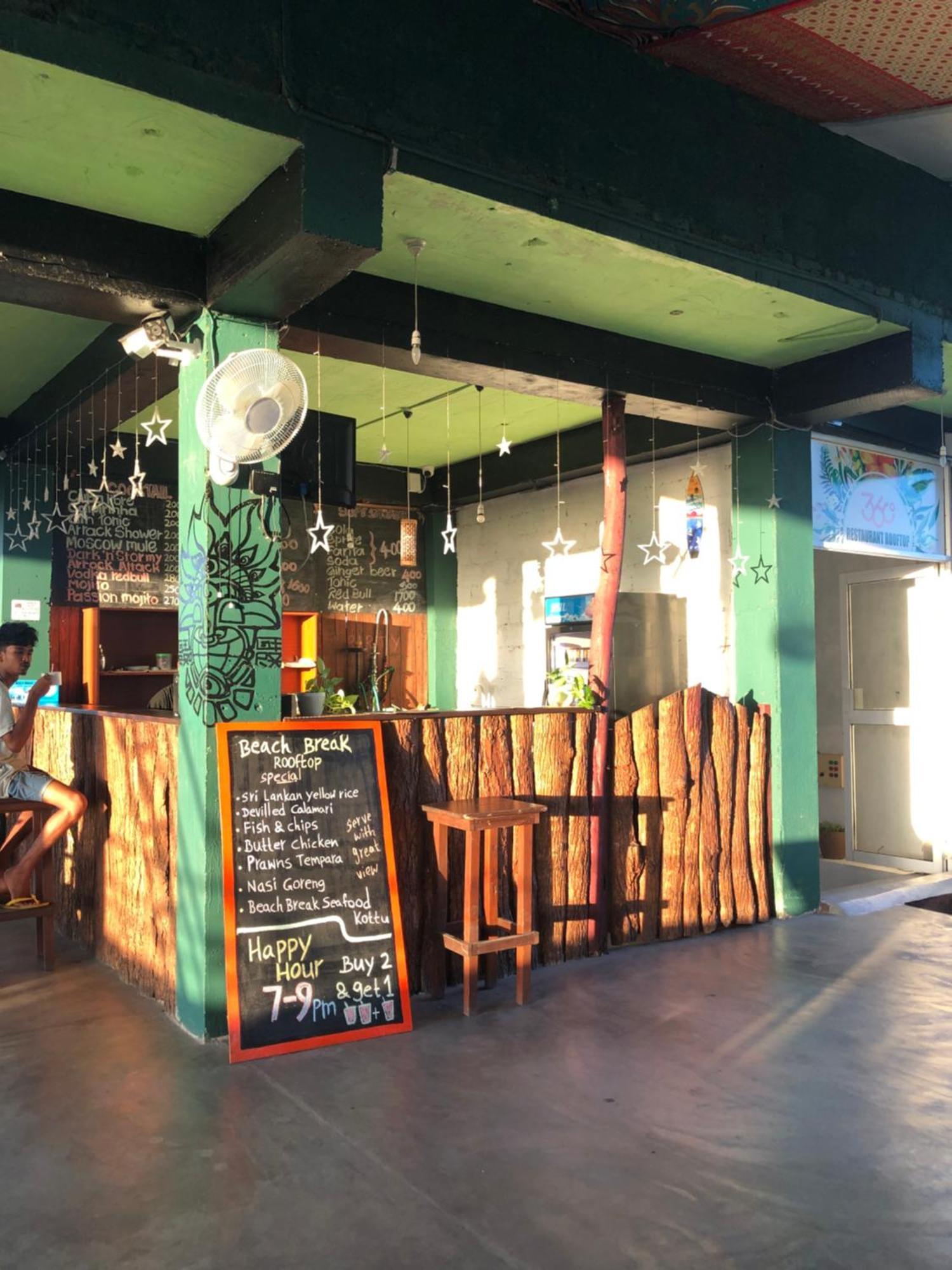 Beach Break Surf Hostel Weligama Ngoại thất bức ảnh