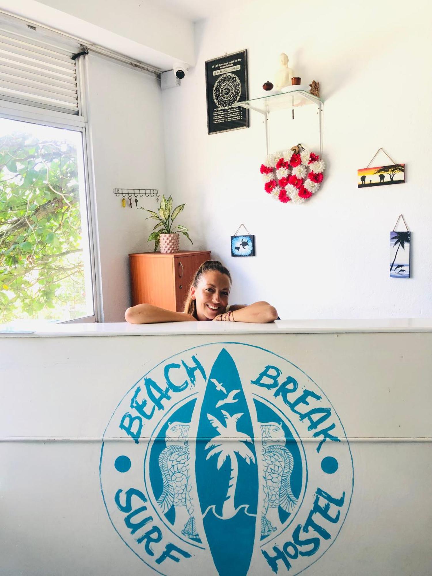 Beach Break Surf Hostel Weligama Ngoại thất bức ảnh