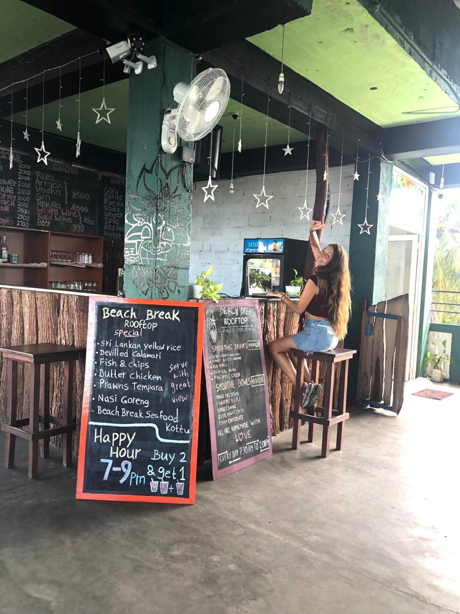Beach Break Surf Hostel Weligama Ngoại thất bức ảnh