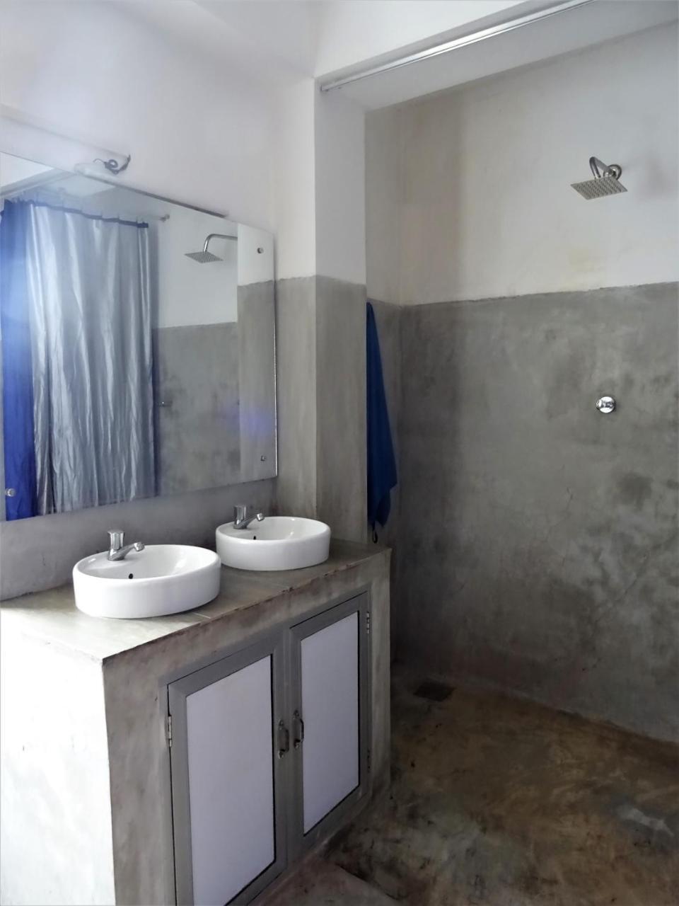 Beach Break Surf Hostel Weligama Ngoại thất bức ảnh
