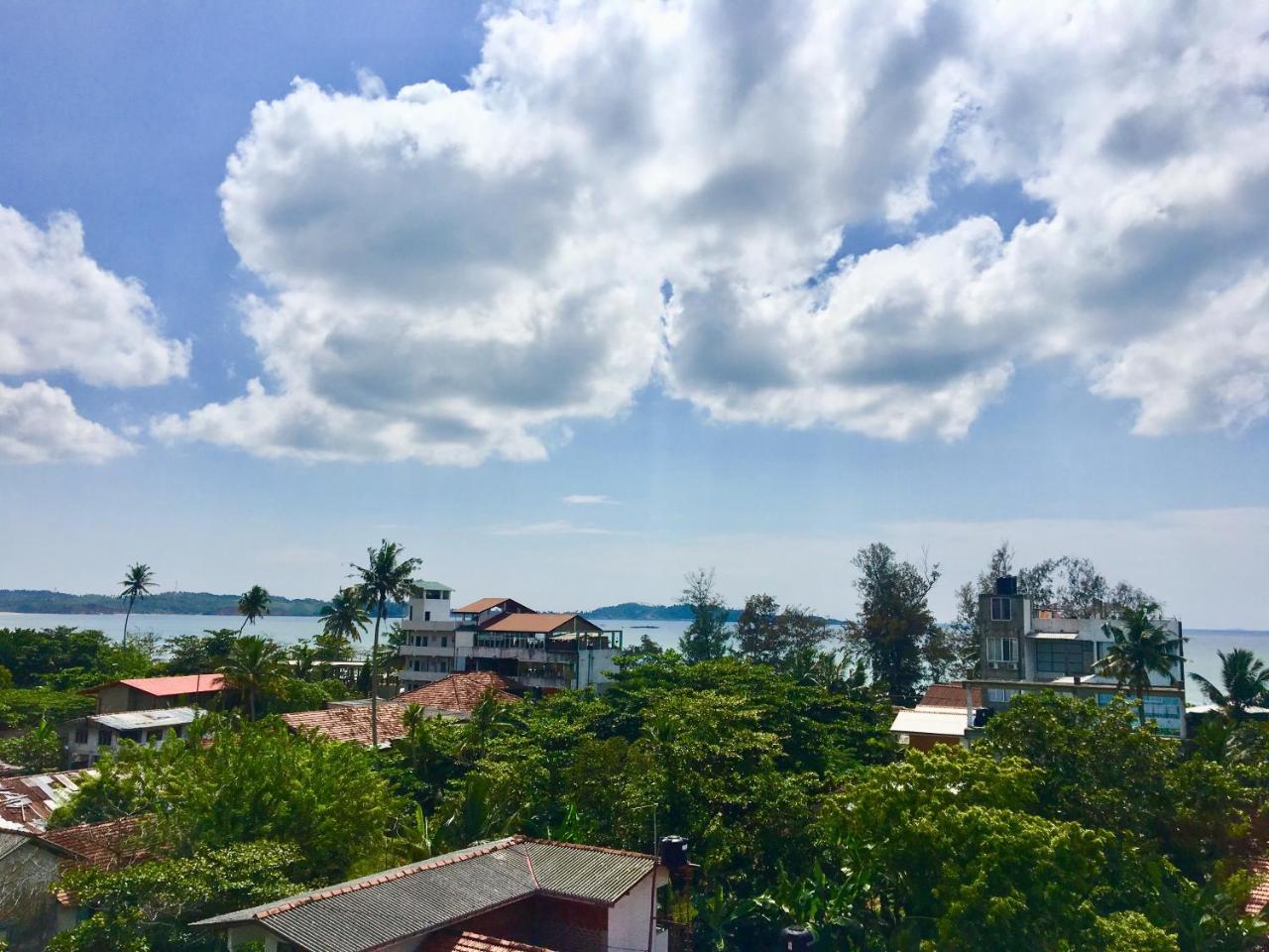 Beach Break Surf Hostel Weligama Ngoại thất bức ảnh