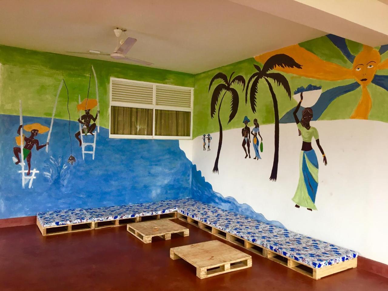Beach Break Surf Hostel Weligama Ngoại thất bức ảnh