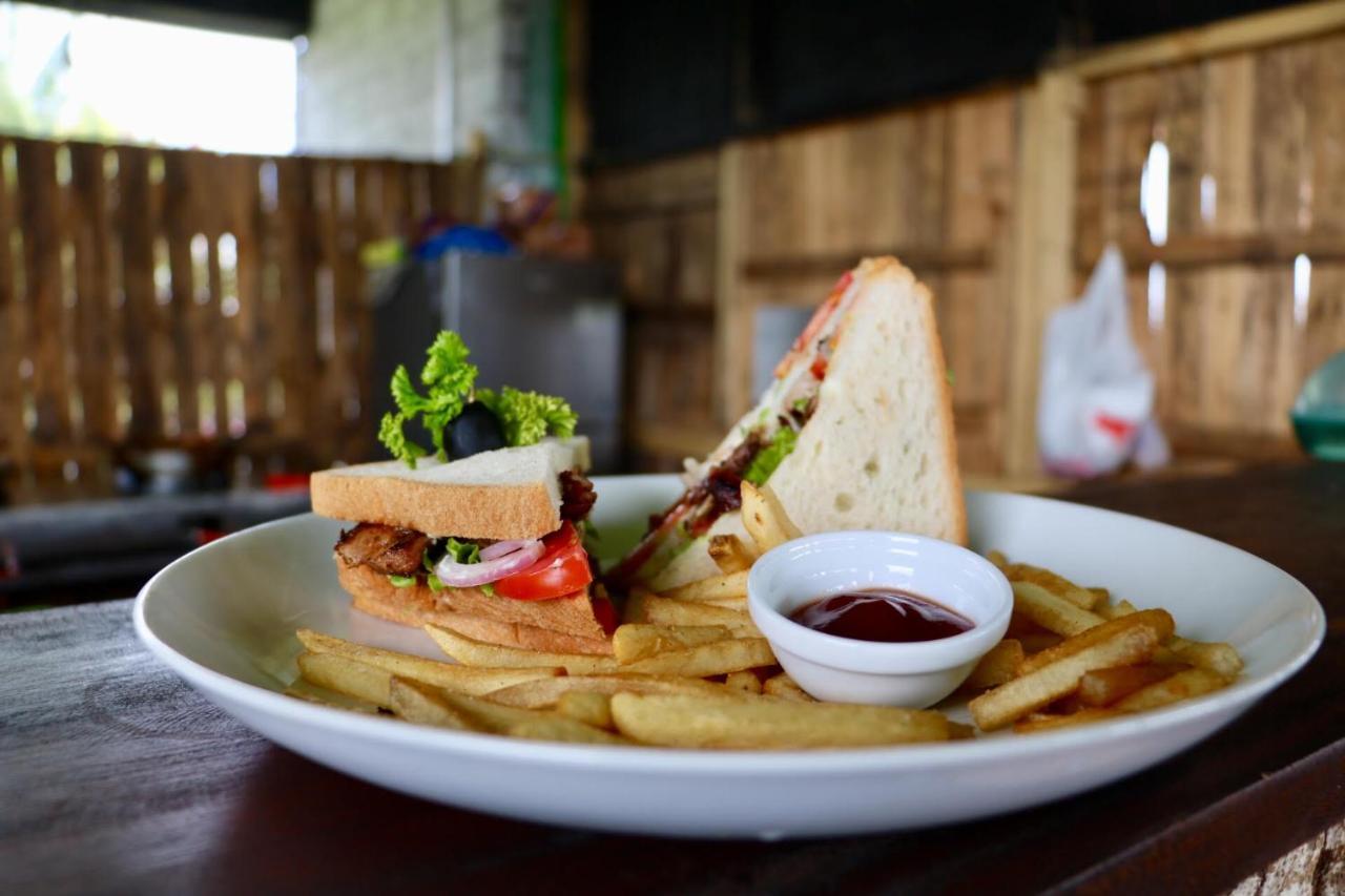 Beach Break Surf Hostel Weligama Ngoại thất bức ảnh
