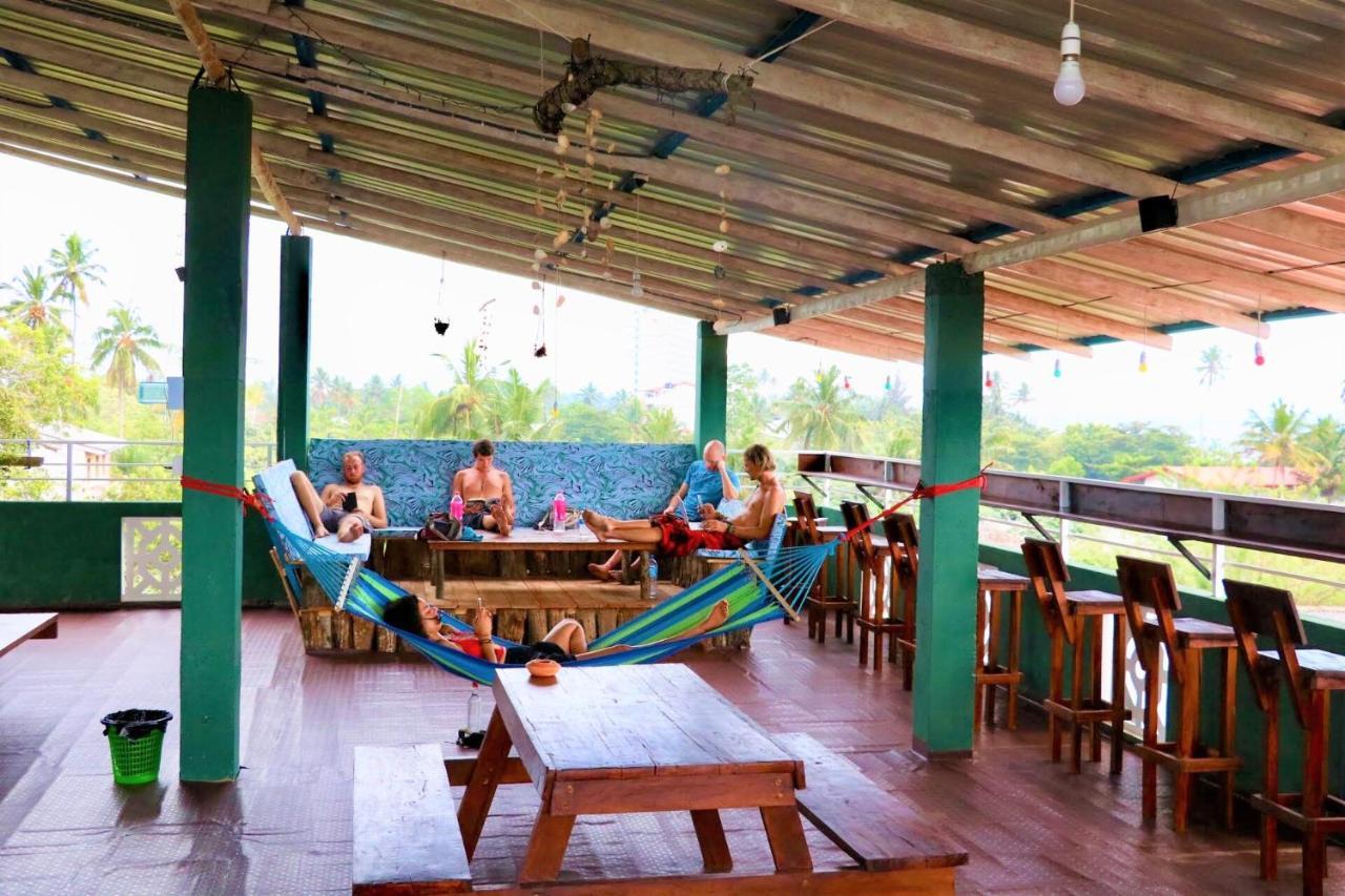 Beach Break Surf Hostel Weligama Ngoại thất bức ảnh